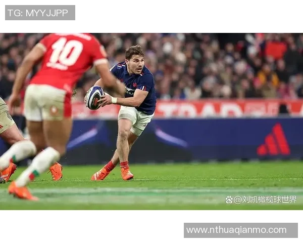 英超精彩对决：里昂逆转多特蒙德帽子戏法引发争议判罚热议