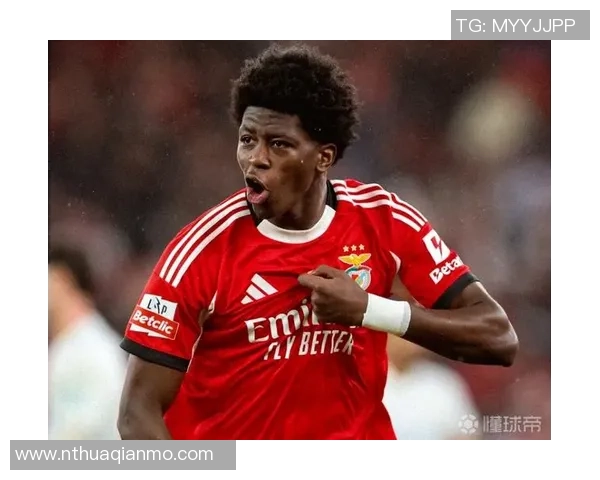 欧联杯本菲卡大胜热刺乌龙球引发争议判罚全场沸腾